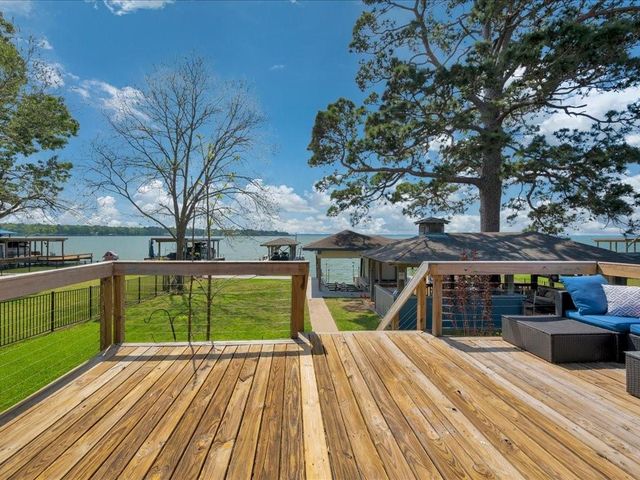  115 Harbor Addition Dr, Livingston, TX 77351