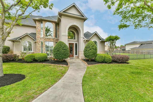  310 Del Monte Dr, Friendswood, TX 77546