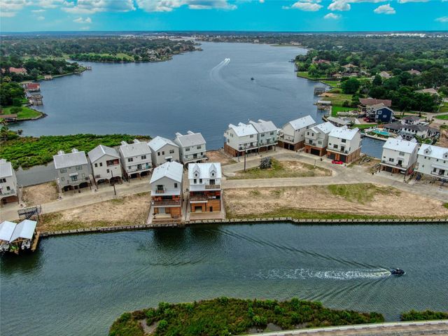 24 Cmdr Runco, Taylor Lake Village, TX, 77586