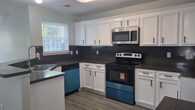  4121 Mallow St A/B, Houston, TX 77051
