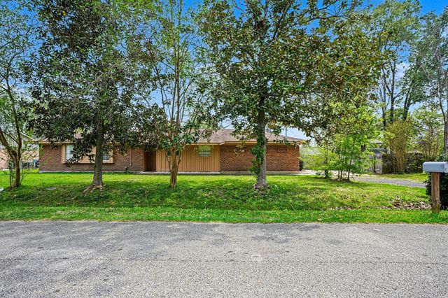  722 N Fall Creek Dr, Houston, TX 77336