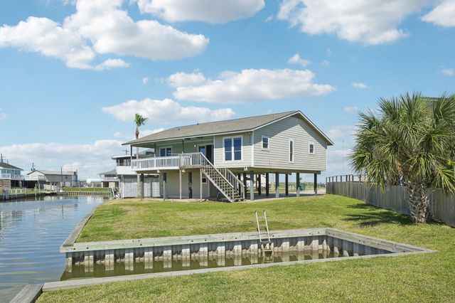  110 Mariner Rd, Freeport, TX 77541
