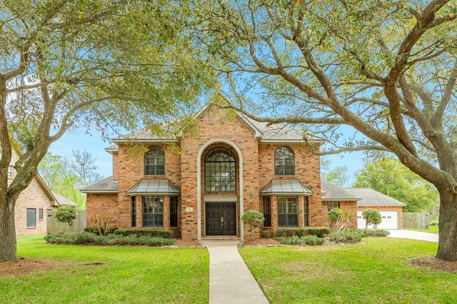  95 Rosewood St, Lake Jackson, TX 77566