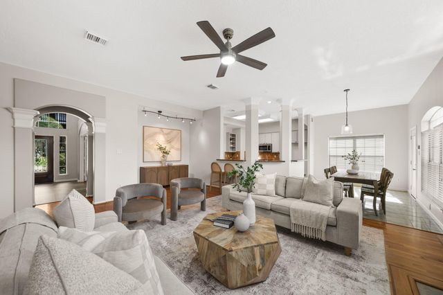  1602 Orlando St, Friendswood, TX 77546