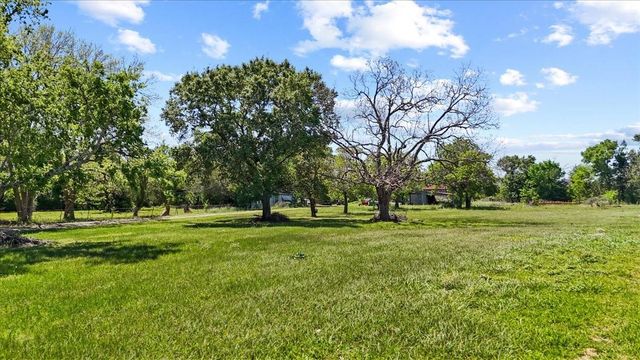  118 Staffordshire Rd, Stafford, TX 77477