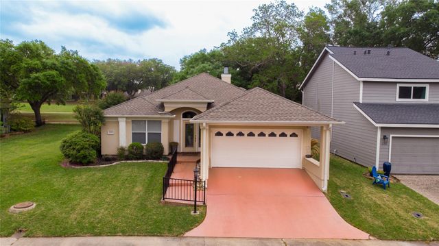 134 Waters Edge Circle, Huntsville, TX, 77340