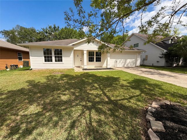  414 Binnacle Way, Crosby, TX 77532