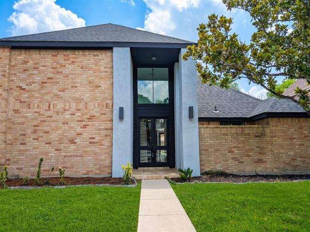  2815 Stoney Wood Dr, Houston, TX 77082