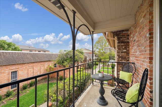 1880 Saxony, Houston, TX, 77058