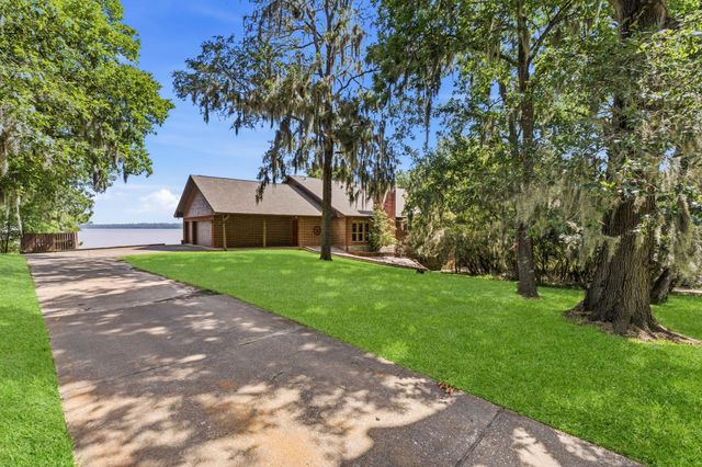  22365 La Jolla Ct, Huntsville, TX 77320