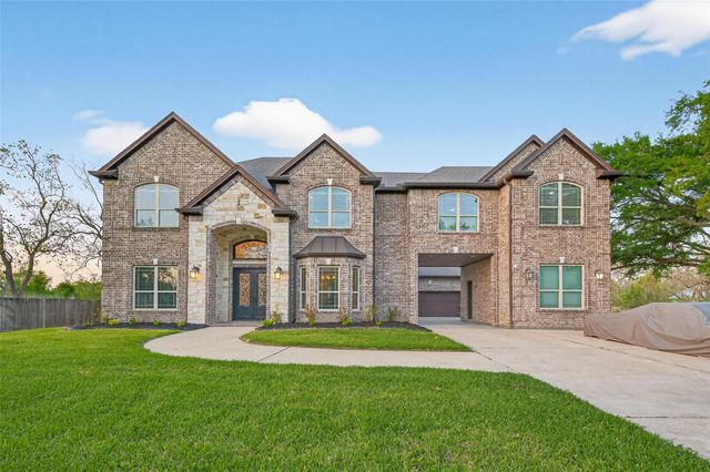  633 Crenshaw Rd, Houston, TX 77504