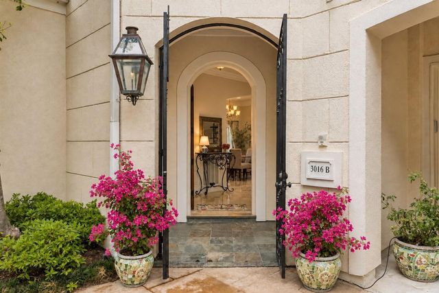  3016 Mid Ln B, Houston, TX 77027