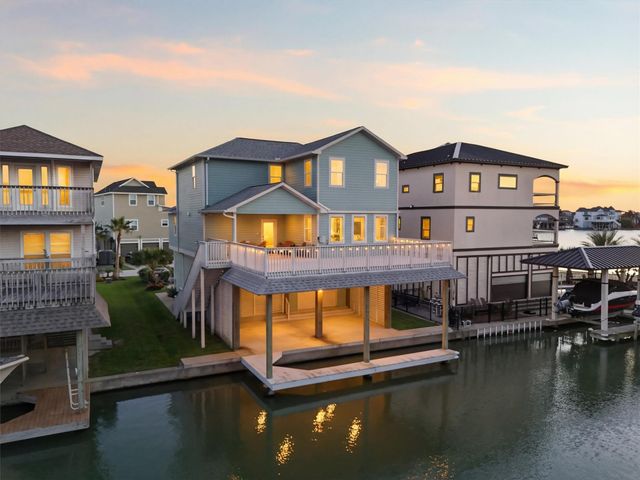 438 Amanda, Tiki Island, TX, 77554