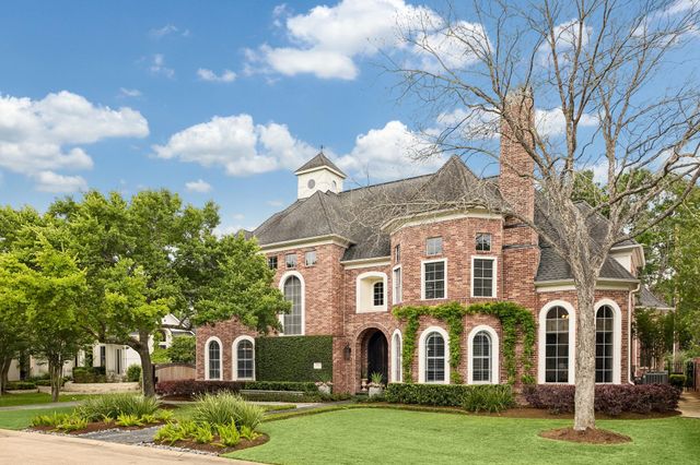  907 Enclave Lake Dr, Houston, TX 77077