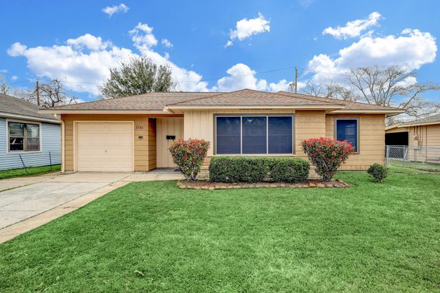  2100 Ontario St, Baytown, TX 77520