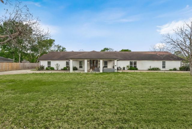  8800 Brae Acres Rd, Houston, TX 77074