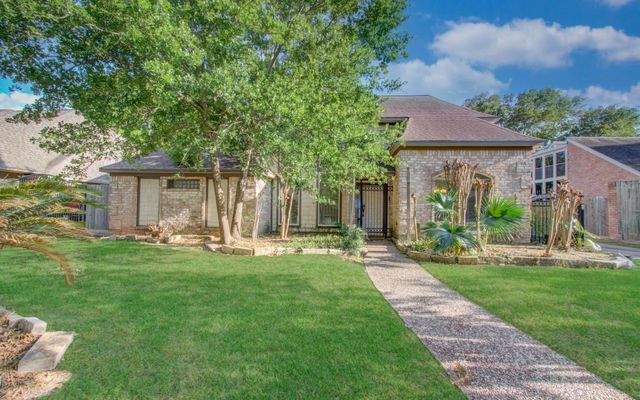 11427 Highgrove Dr, Houston, TX 77077