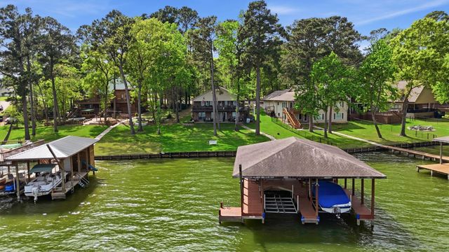  201 Lords Cir, Coldspring, TX 77331