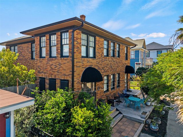  1821 25th St, Galveston, TX 77550