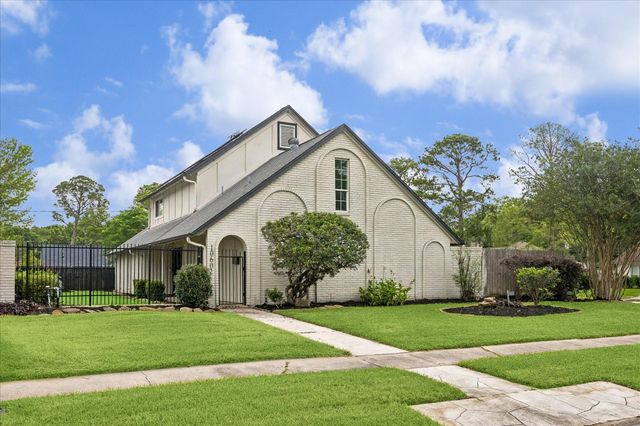  10602 Riverview Dr, Houston, TX 77042