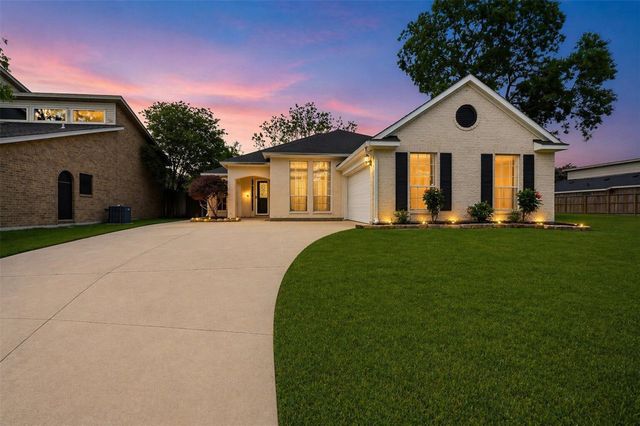  10707 Crestfield Ct, Houston, TX 77070