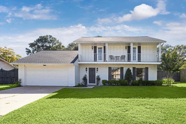  1802 Hickory Ln, Brenham, TX 77833