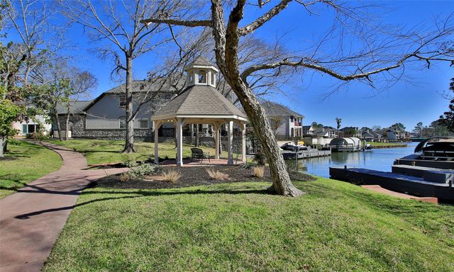 26 Winthrop Harbor Ct