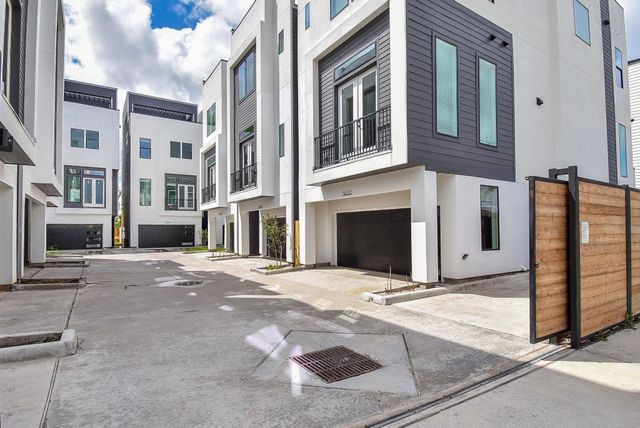  5615 Val Verde St B, Houston, TX 77057