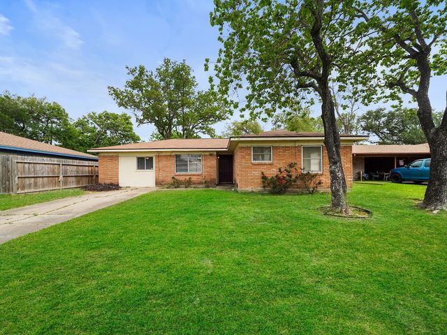  3006 14th Ave N, Texas City, TX 77590