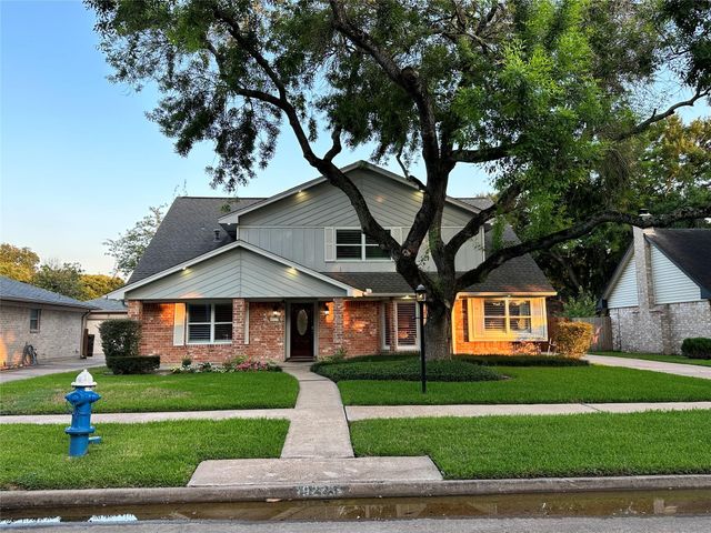  9223 Petersham Dr, Houston, TX 77031