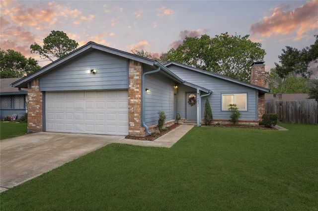  16931 Creek Line Dr, Friendswood, TX 77546