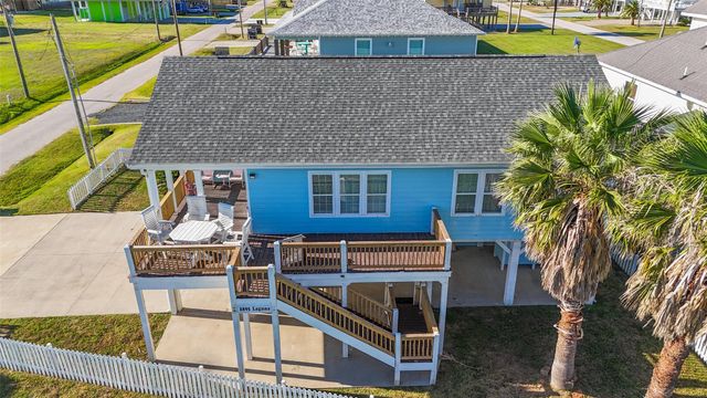 2895 Laguna Drive in Crystal Beach, Texas