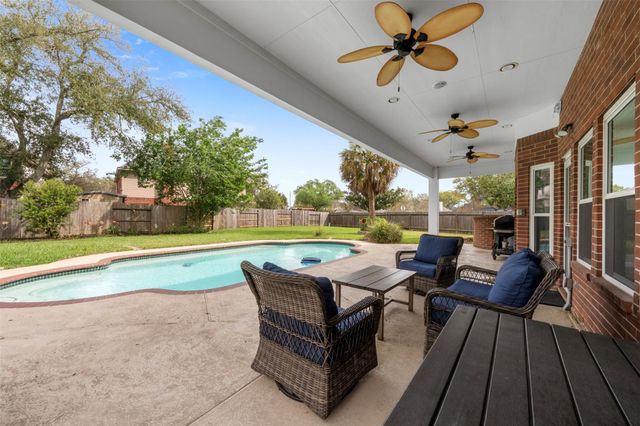  2602 Hampton Springs Dr, Seabrook, TX 77586