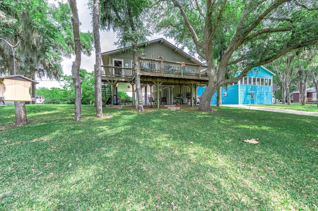  142 Private Road 652, Sargent, TX 77414