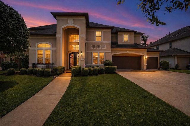  6011 Abercombie Ln, Sugar Land, TX 77479