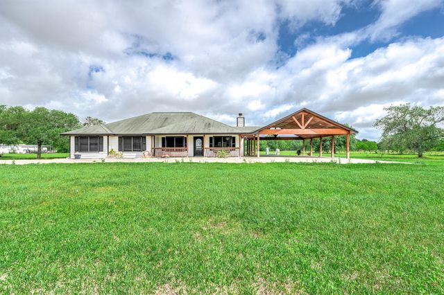  1095 County Road 423, Alvin, TX 77511