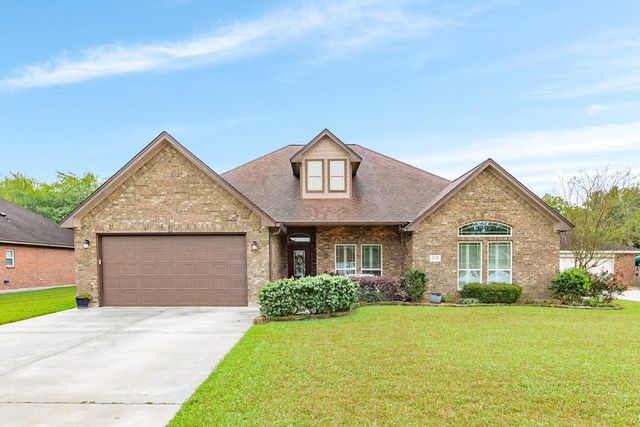  1008 S Belle Dr, Angleton, TX 77515
