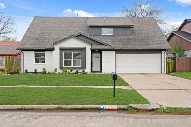  7435 Neal Ridge Dr, Houston, TX 77489