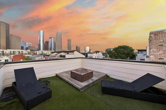  1012 Robin St, Houston, TX 77019