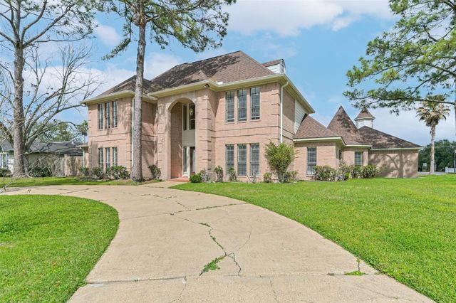  1410 Osborne Dr, Friendswood, TX 77546