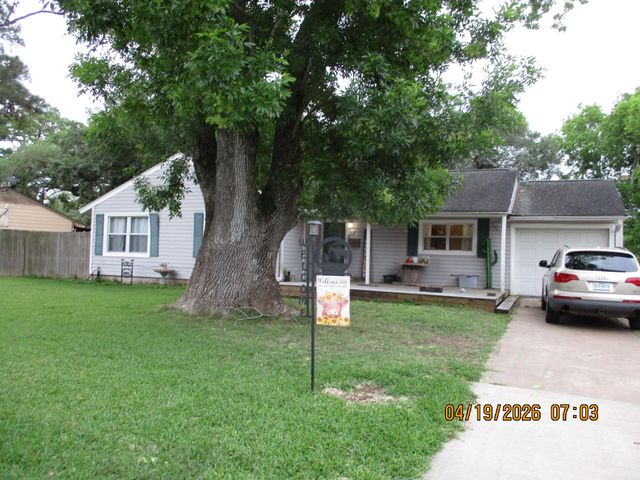 112 Chinaberry, Lake Jackson, TX, 77566