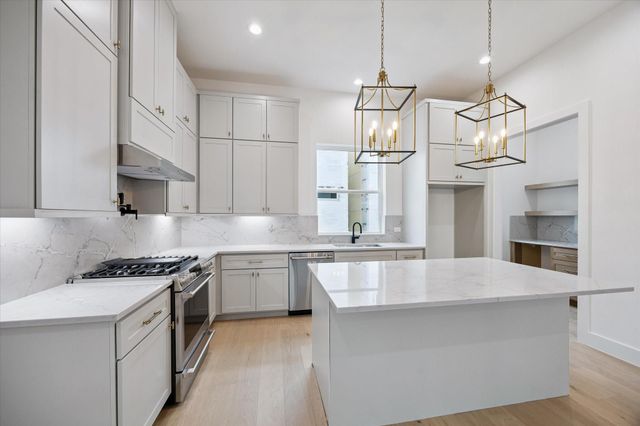 947 Blackshire, Houston, TX, 77055
