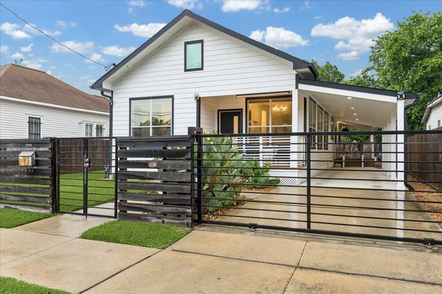  2112 Common St, Houston, TX 77009