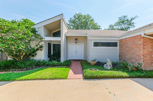  1007 Arrow Hill Rd, Houston, TX 77077