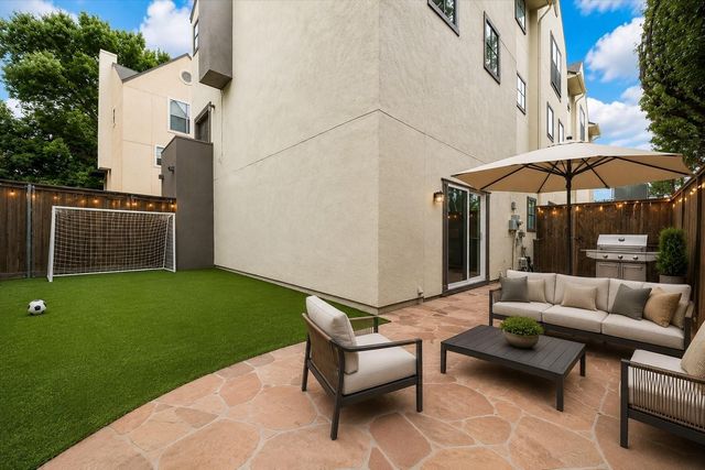 939 Colorado, Houston, TX, 77007