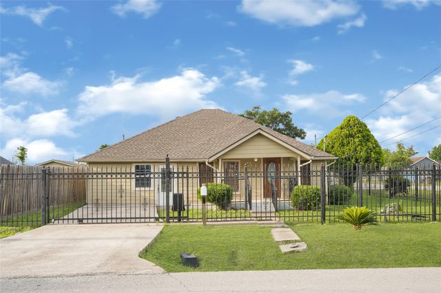 8004 Mendez, Houston, TX, 77029