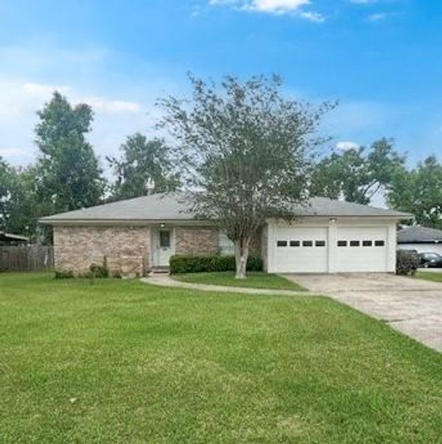 212 Dogwood, Lake Jackson, TX, 77566