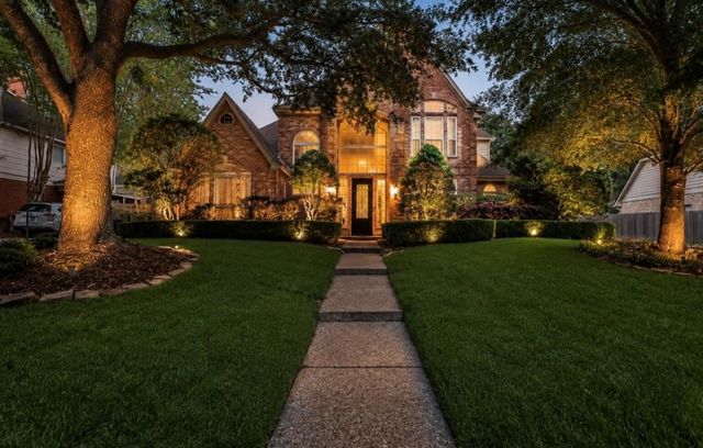  2106 Mountain Lake Dr, Kingwood, TX 77345