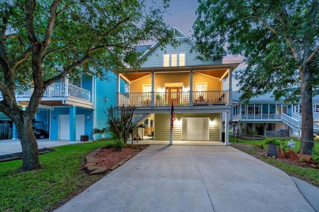  222 Oak Road Rd, Clear Lake Shores, TX 77565