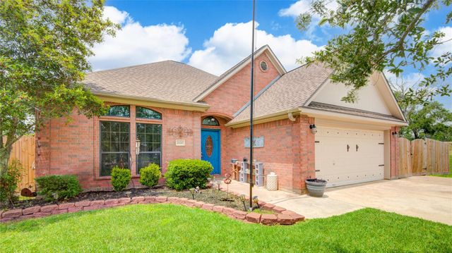 1000 Cardinal Dr, Richwood, TX 77566